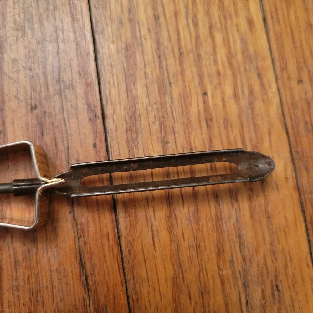 EKCO Vegetable Peeler Gold 24KT Gold Plated Siegler Home Heaters VINTAGE Decor